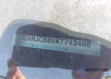 2019 Jeep Compass Latitude Fwd z USA, uszkodzony, nr VIN 3C4NJCBB9KT743488